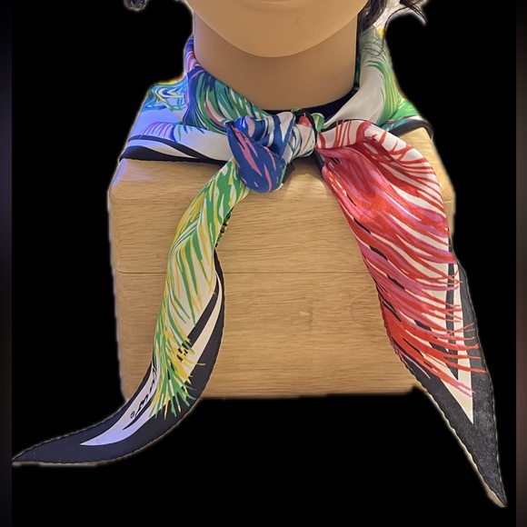 🔹🔸♦️Echo Fern Print Silk Diamond Scarf | Est. 42.5”L x 14”W - Picture 10 of 17